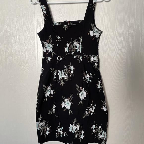 Dynamite Dress - Picture 3 of 4